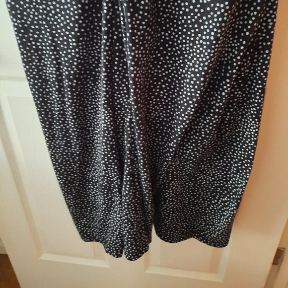 🎉 Host Pick 🎉 Sansara black and white twist front midi dress - Picture 3 of 7